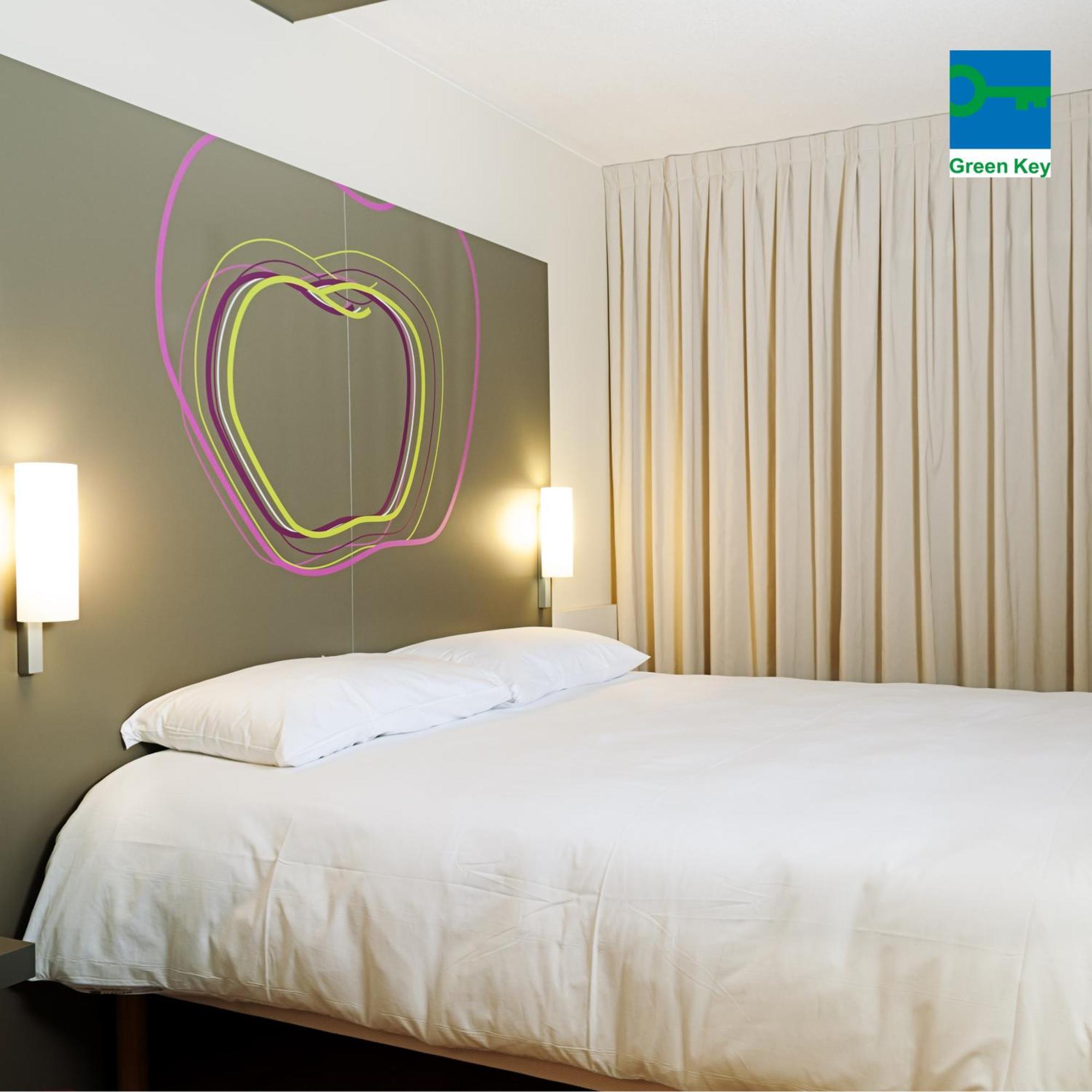 Hotel Ibis Styles Lleida Torrefarrera Bagian luar foto